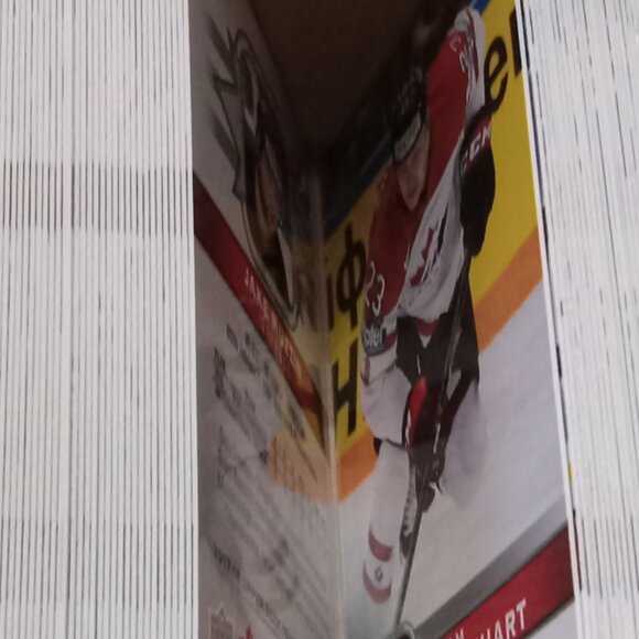 Canadian Tire Team Canada 2017-18 Base Set 1-100 in box great condition - Picture 13 of 13